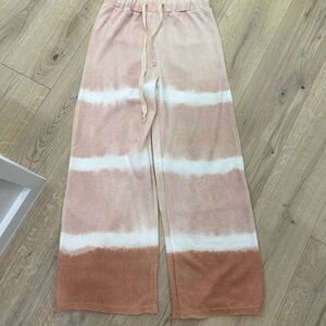 Never worn! Light & comfy summer pants with drawstring waist.